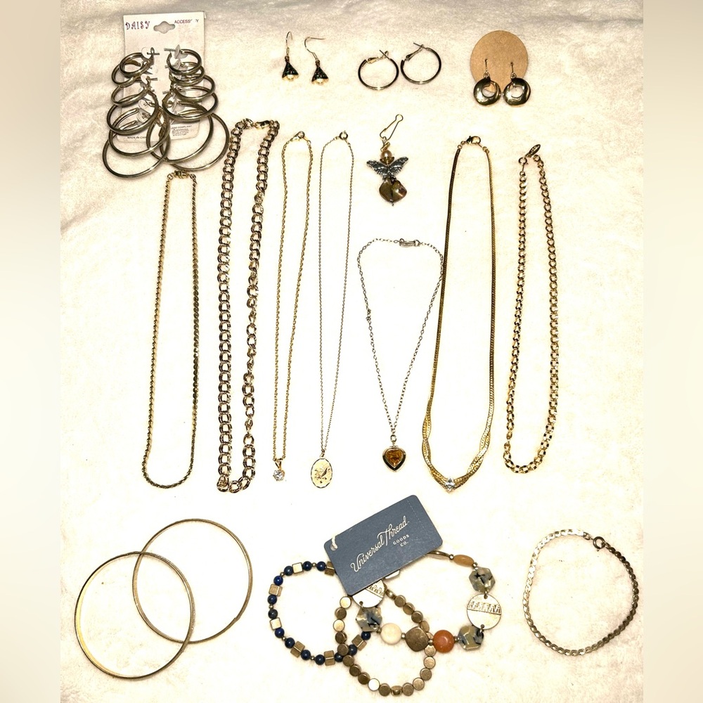 Gold Tone Jewelry Lot (#3) 16 Piece Lot